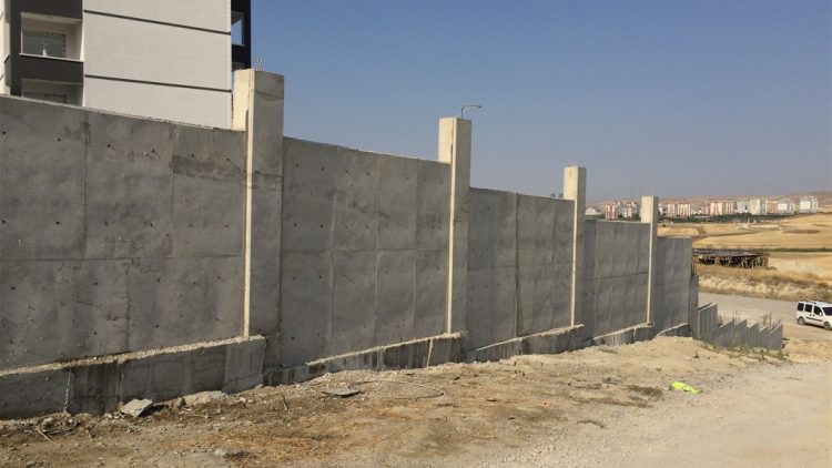 Beton Duvarı