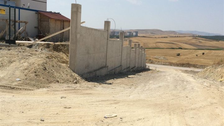 Beton Duvarı