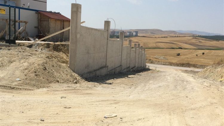 Beton Duvarı
